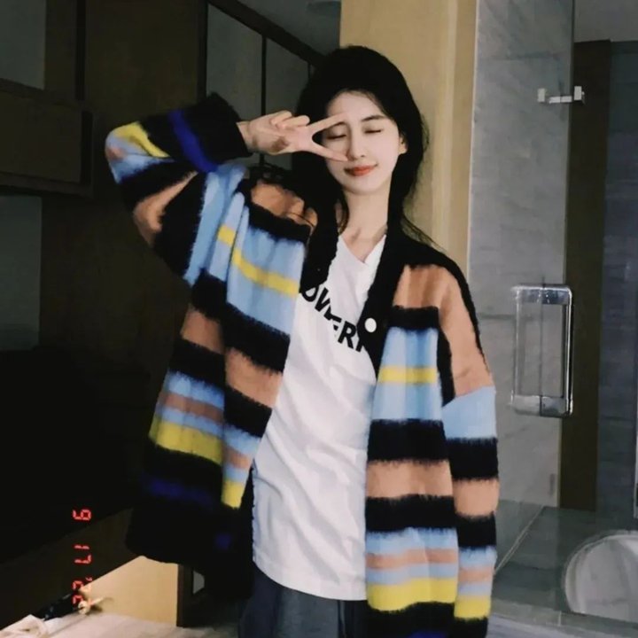 照片中的女孩